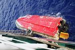 Экипаж парусника нашел дрейфующую в океане лодку, которую унесло так далеко цунами
