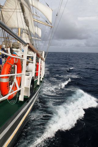 Волнение на море