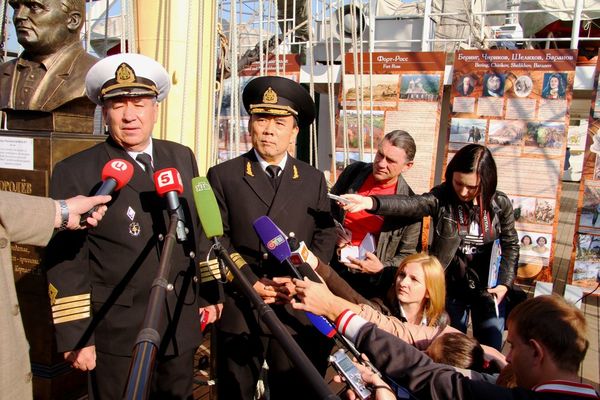 На борту парусника состоялась пресс-конференция с представителями СМИ